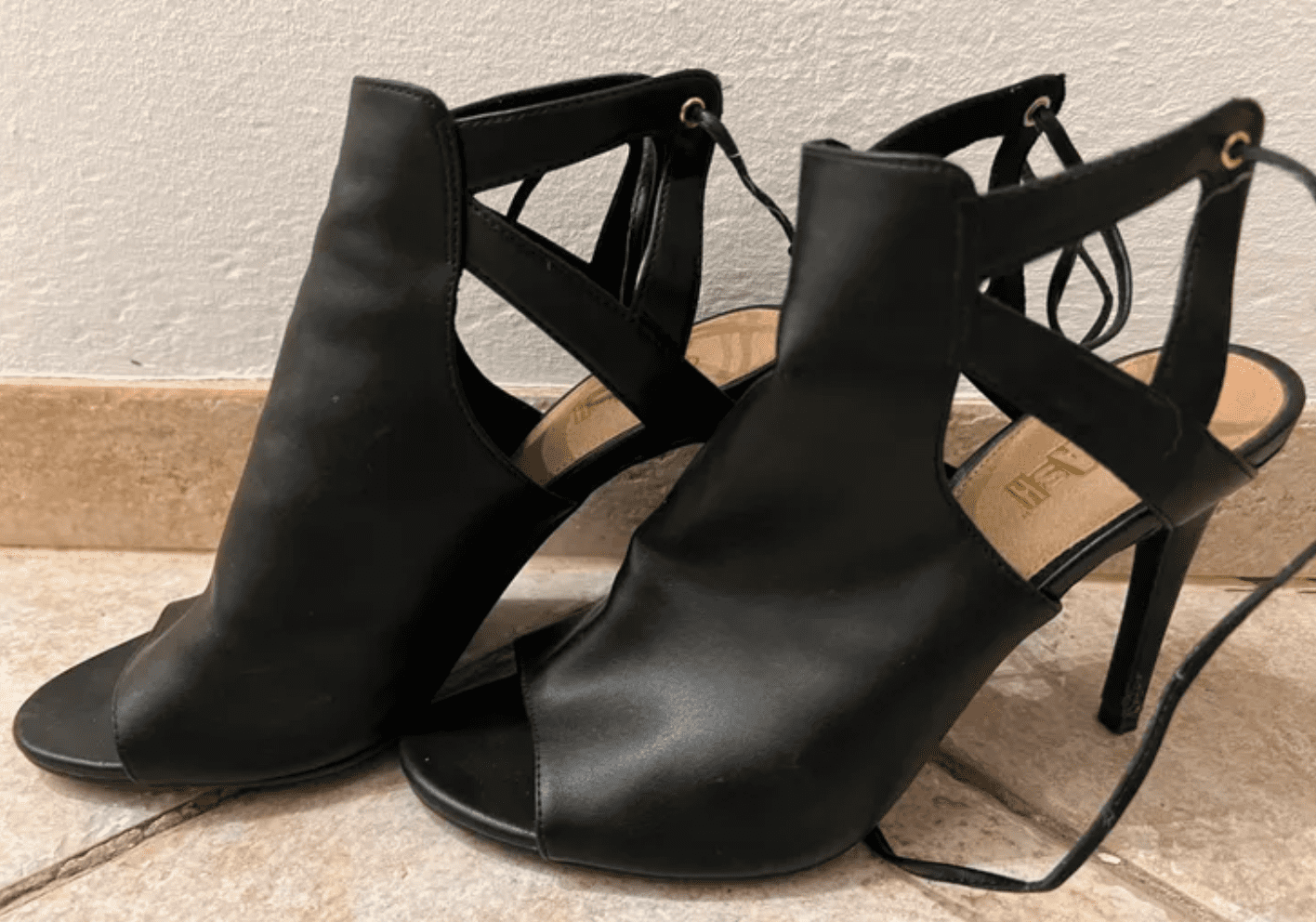 Heels mit Riemenschnürung