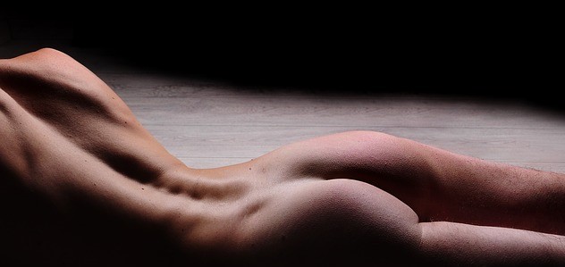 naked-3458774_640